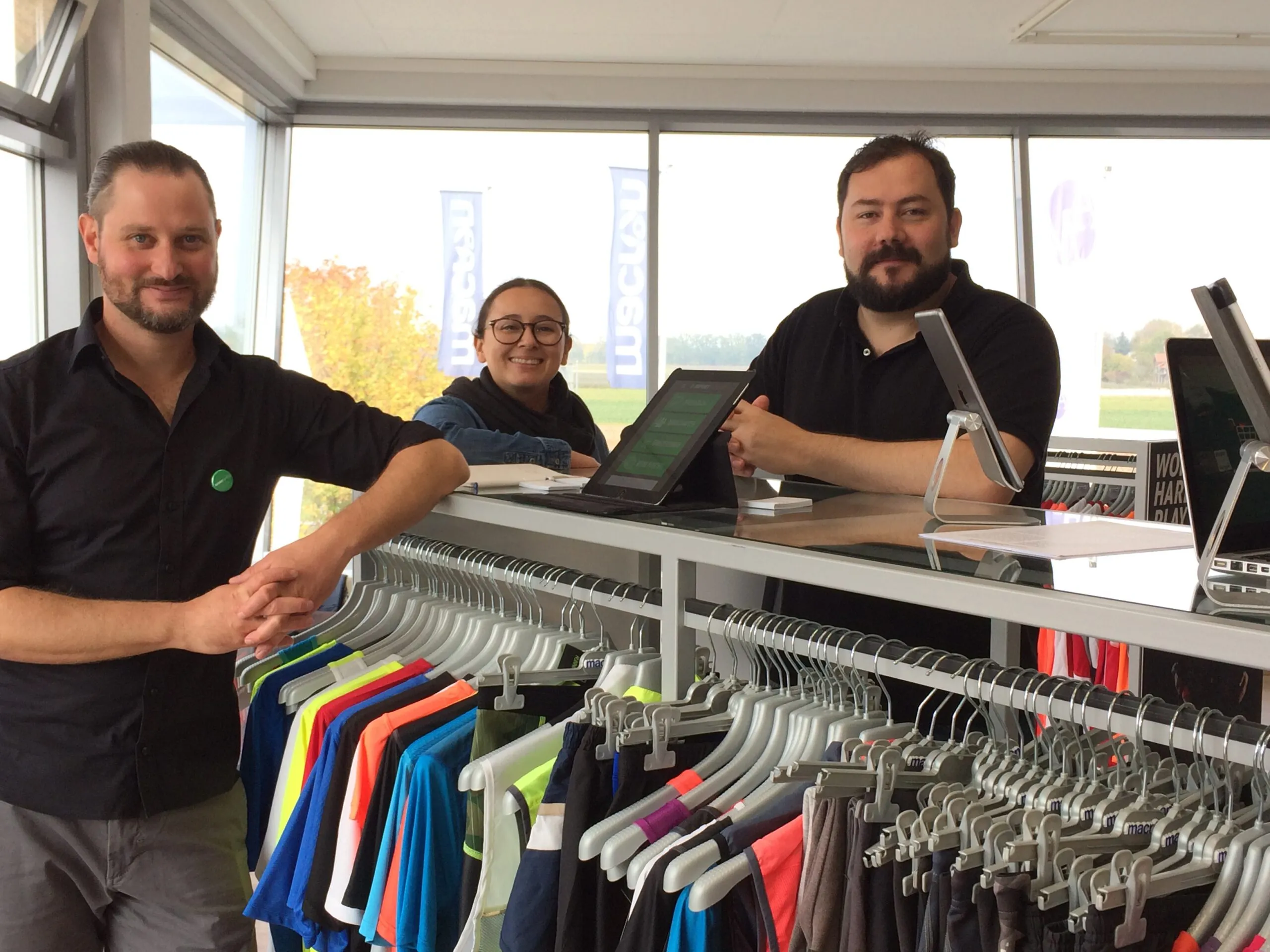 Macron-Family-Club-Messe